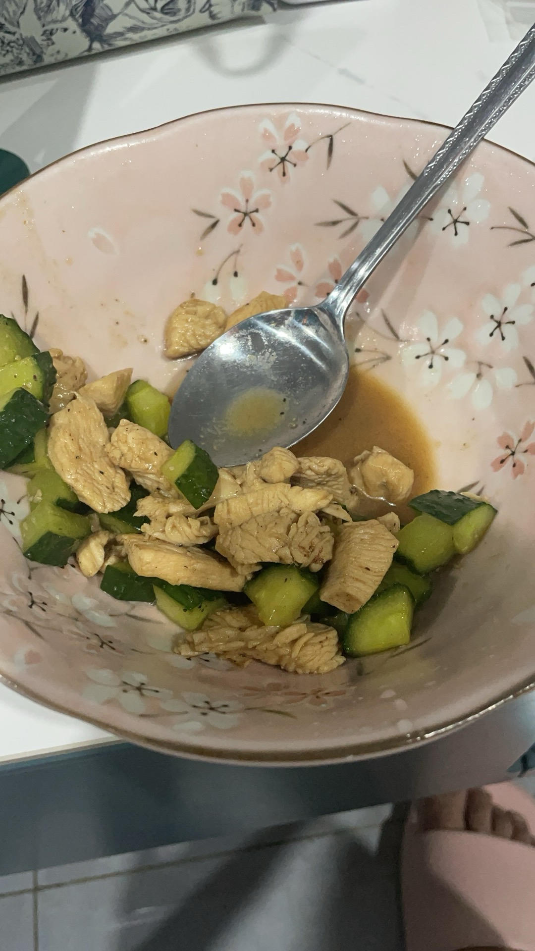 清爽解腻的黄瓜炒鸡胸肉，低脂低卡减肥食谱