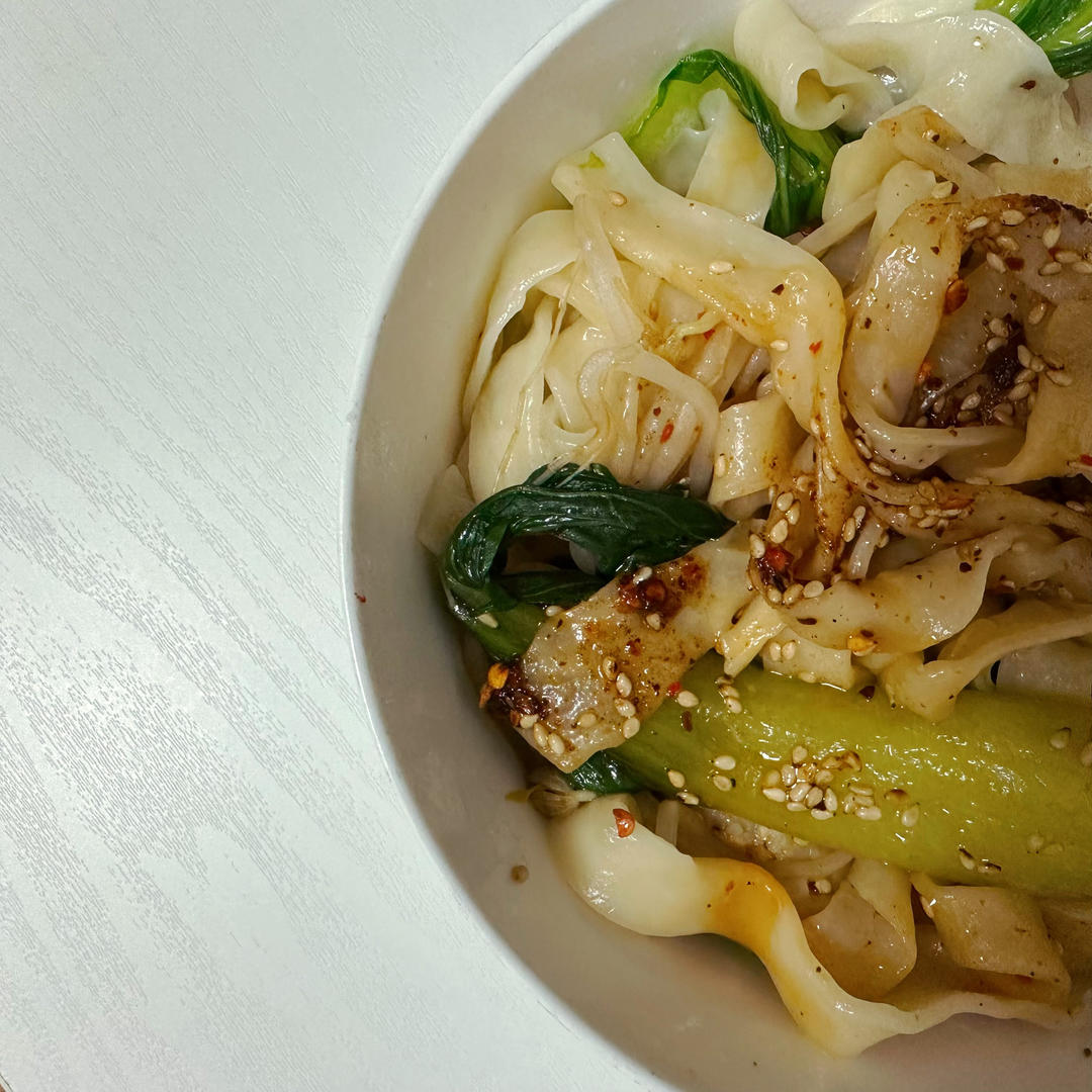 一人暮らしって何か食べよう