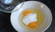 香滑鲜奶炖蛋的做法 步骤2