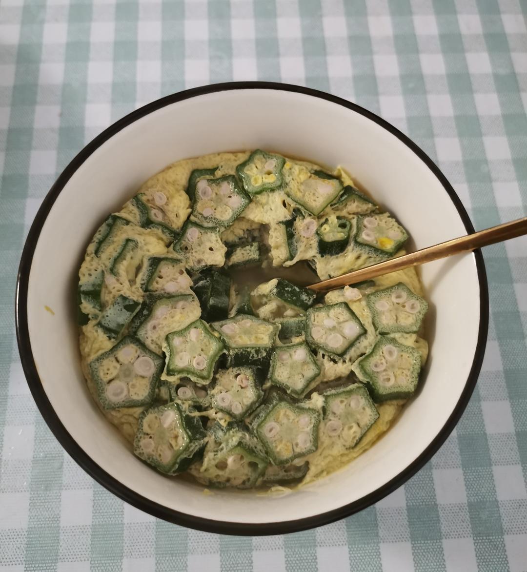 赏心悦目的秋葵炖蛋