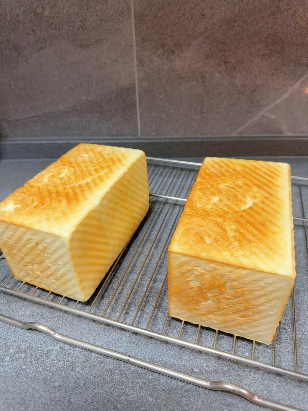 鲜奶牧场吐司制作揭秘，绵密的吐司谁不爱啊