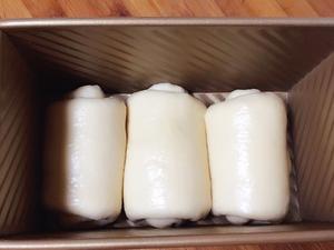 只需一次发酵的酸奶蛋清吐司的做法 步骤6