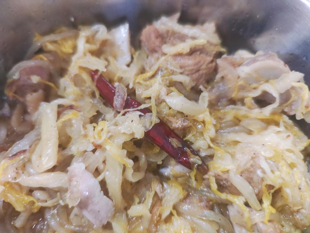 东北酸菜炖排骨