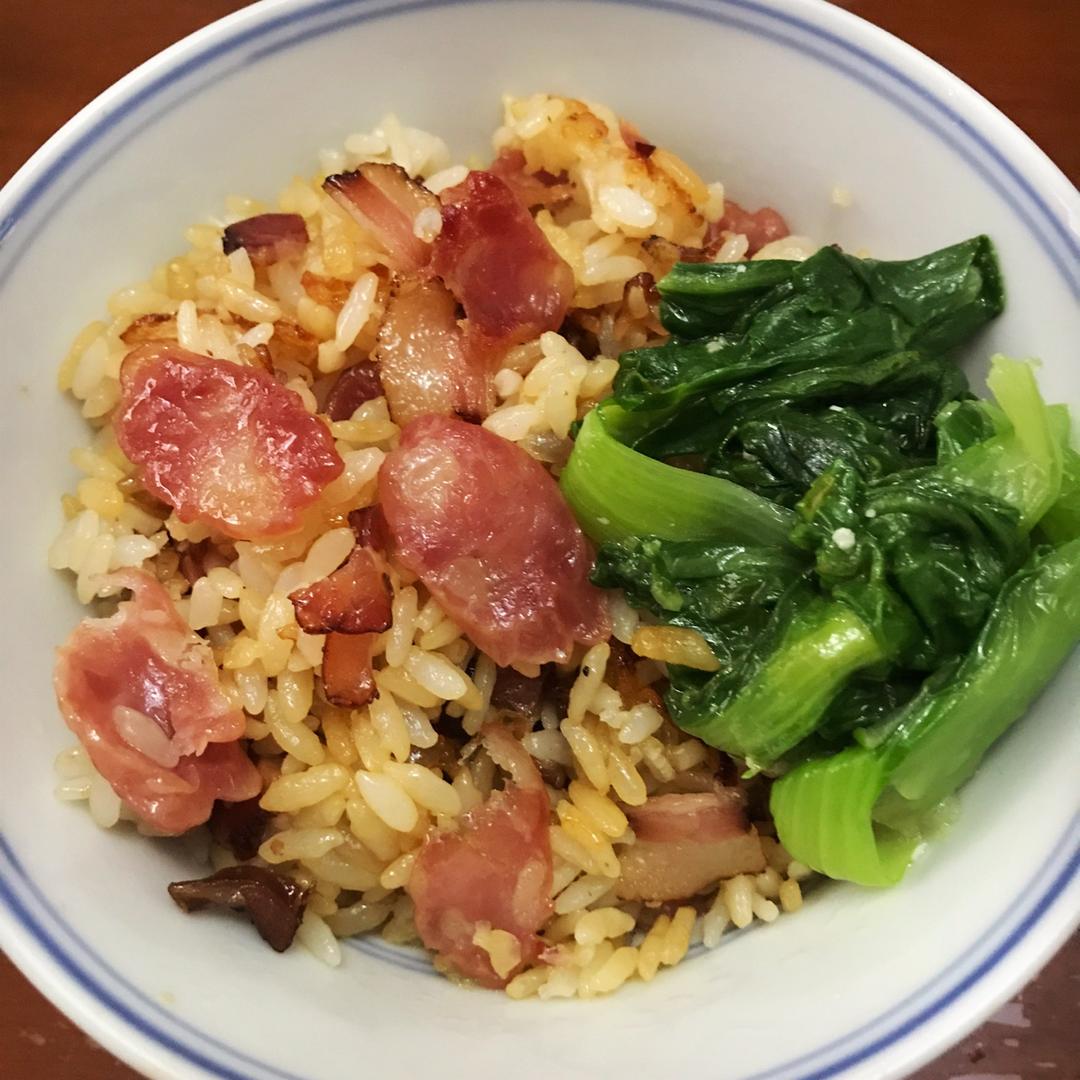 广式腊味煲仔饭