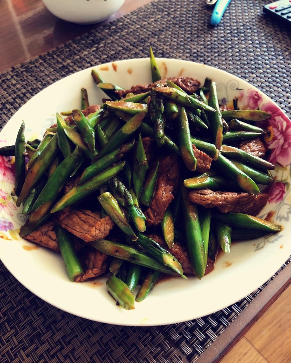 黑椒牛肉炒芦笋