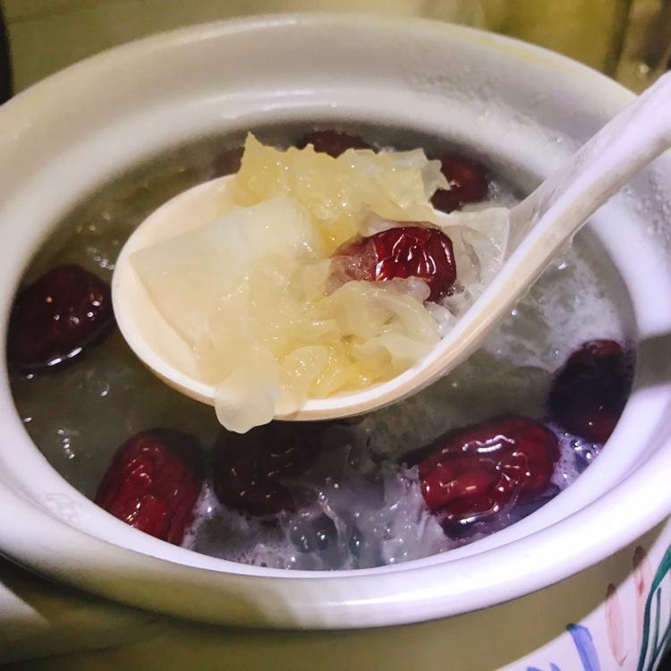 雪梨银耳红枣汤