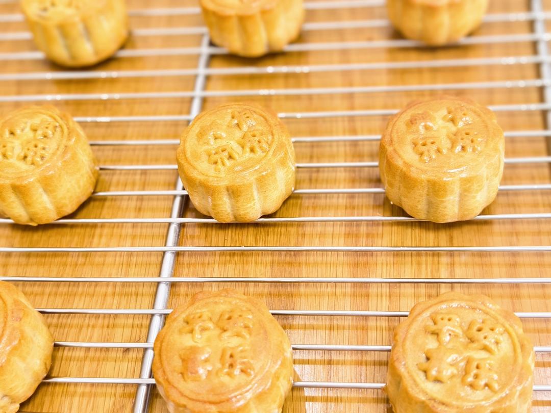 广式月饼—蛋黄莲蓉月饼