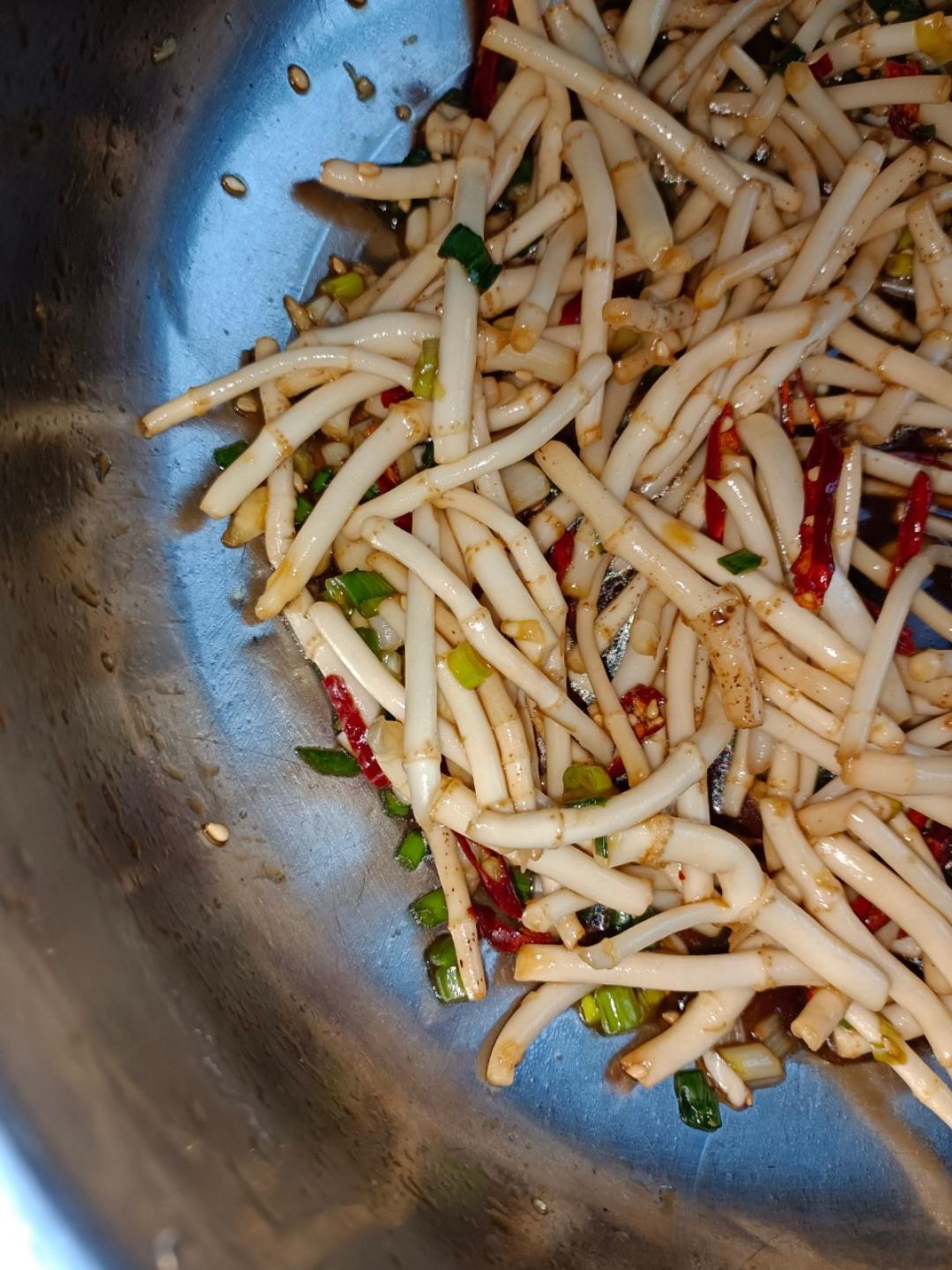 凉拌折耳根（鱼腥草）
