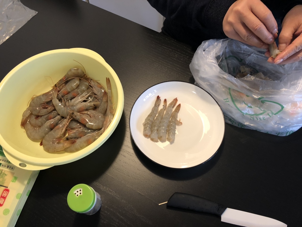 炸大虾的做法 步骤1