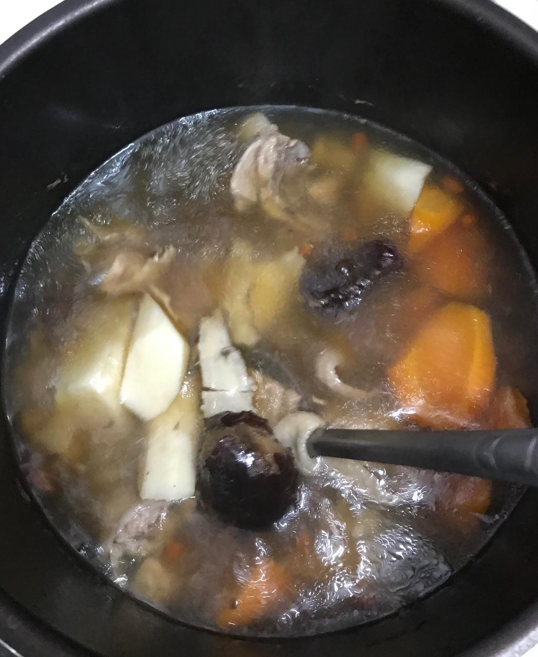 山药土鸡汤