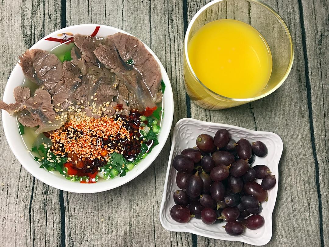 牛肉刀削面