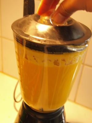 藏红花奶油芝士胡萝卜浓汤配大蒜培根橄榄油煎面包粒的做法 步骤7