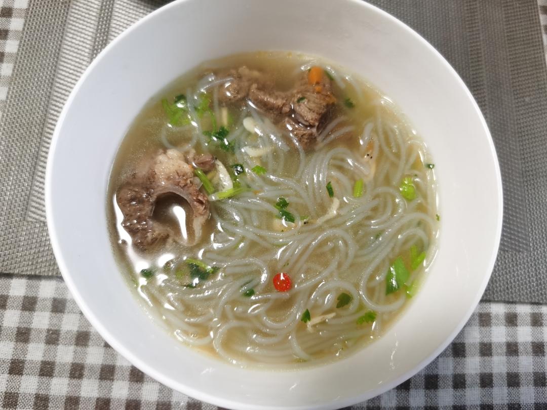 干了这碗牛肉粉丝汤