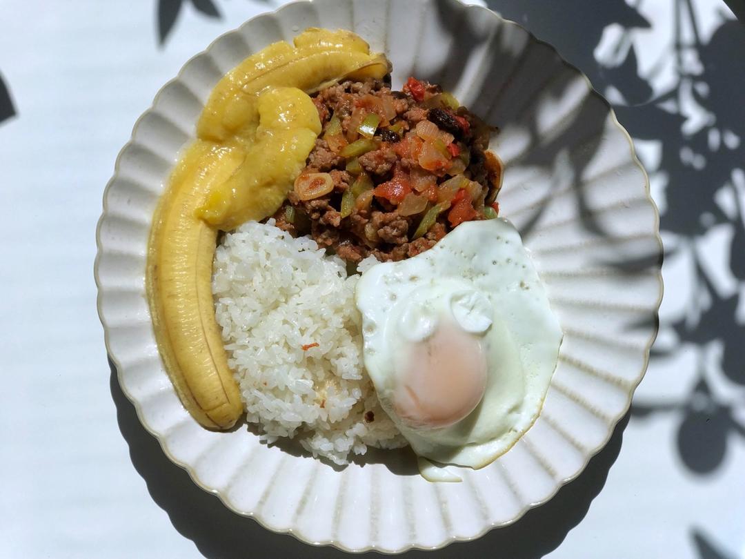 古巴牛肉煎蛋饭：跟暴饮暴食说再见