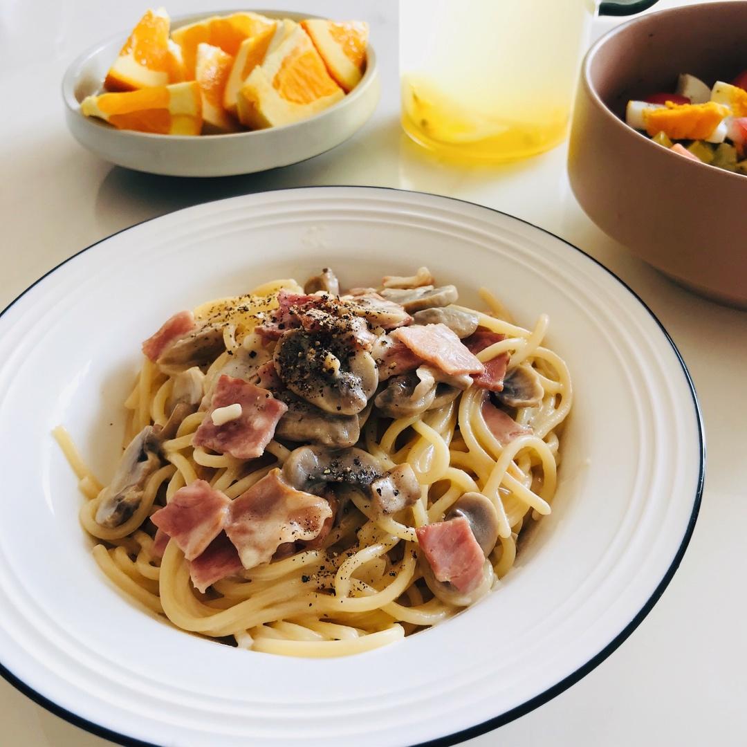 白蘑菇奶油培根意面