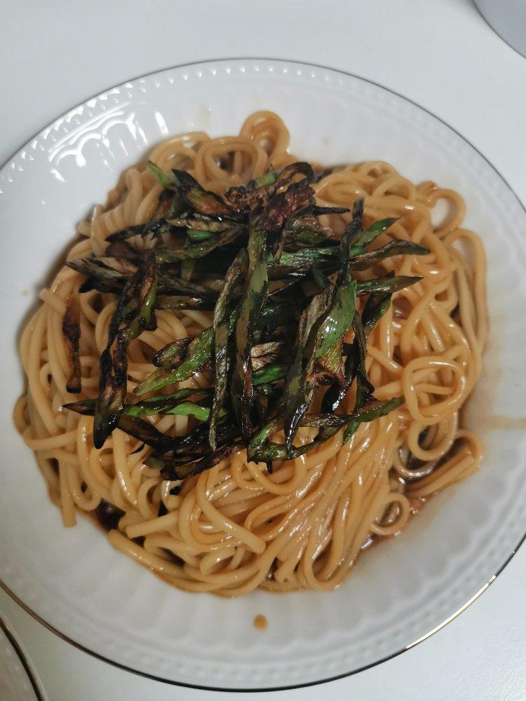 葱油拌面Spring Onion Noodles