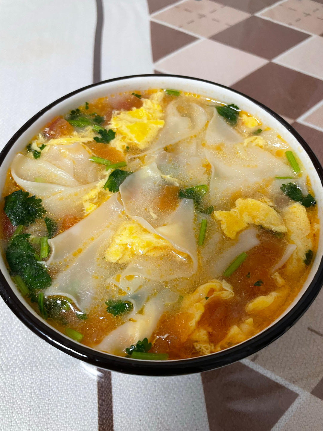 五分钟搞定的西红柿🍅面片汤（饺子皮版）