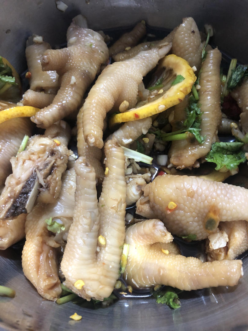 【酸辣无骨凤爪】