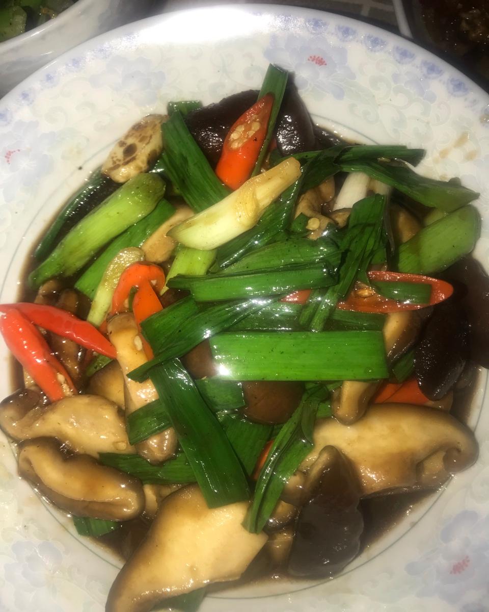 比肉好吃的降脂家常菜香菇炒蒜苗
