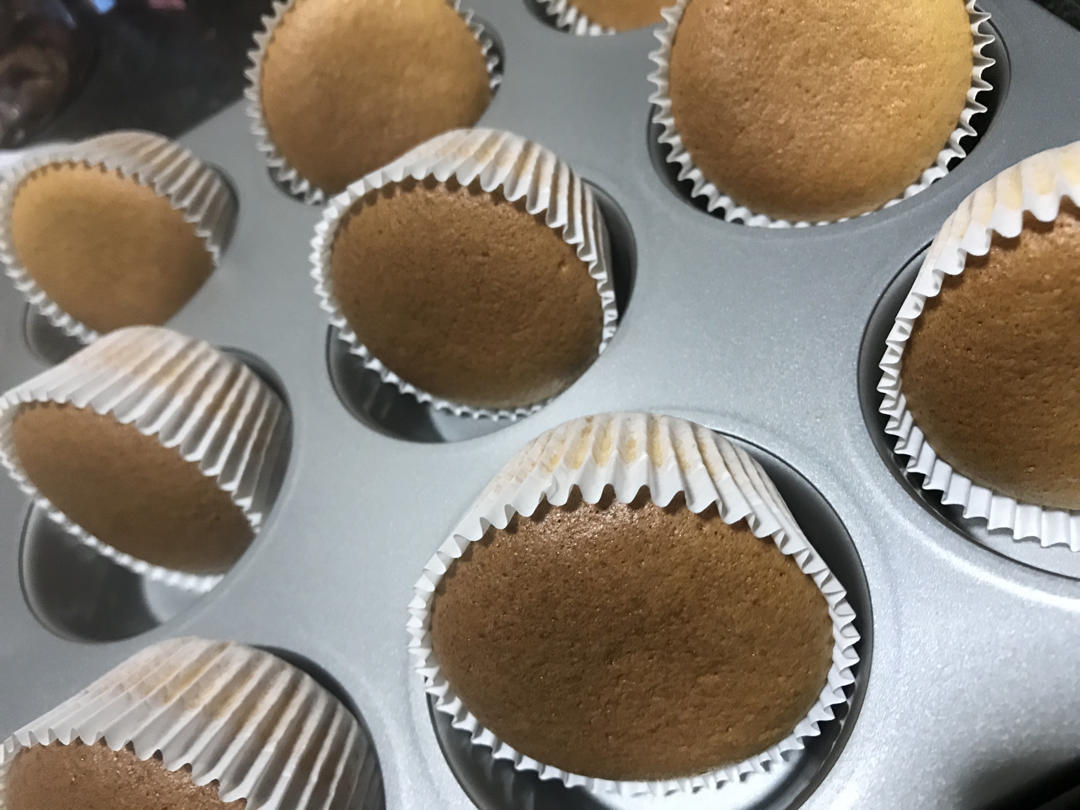 不塌陷不回缩不凹底的炼乳纸杯蛋糕