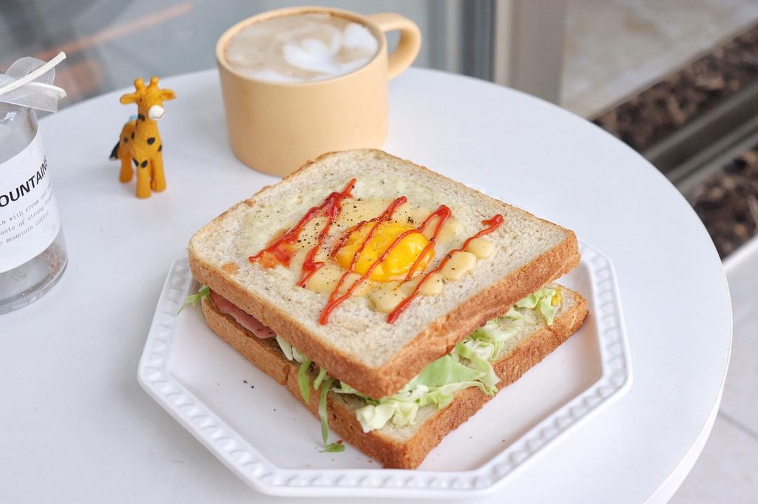 卷心菜芝士火腿鸡蛋奶酪吐司三明治