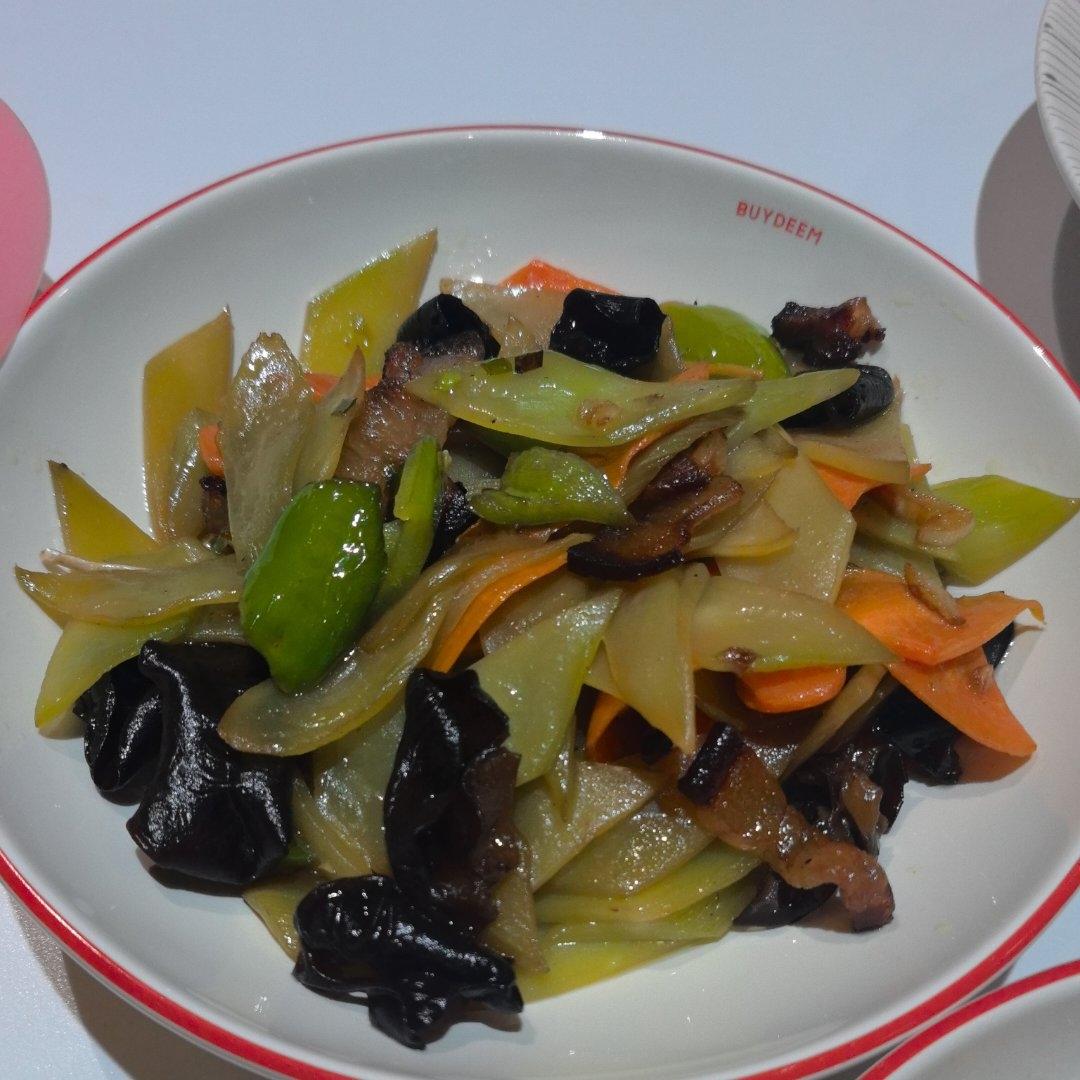 莴笋炒肉下饭yyds