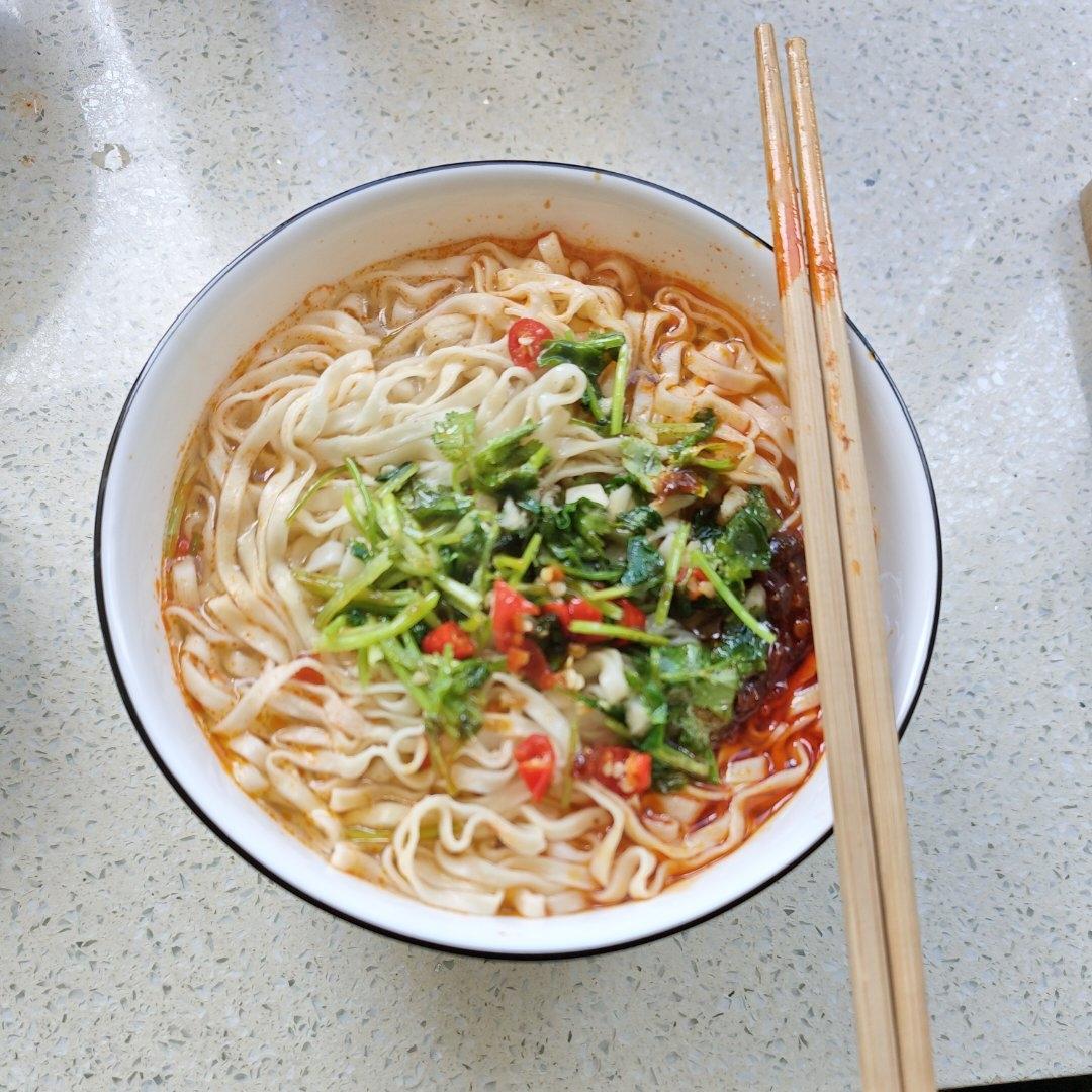 【一碗热汤面图片】阿伟要做菜_下厨房