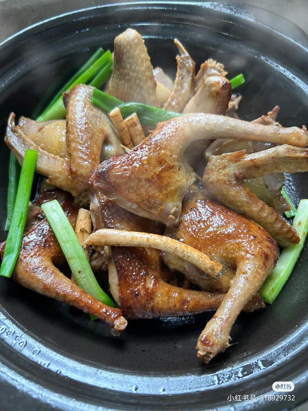 五指毛桃焗乳鸽