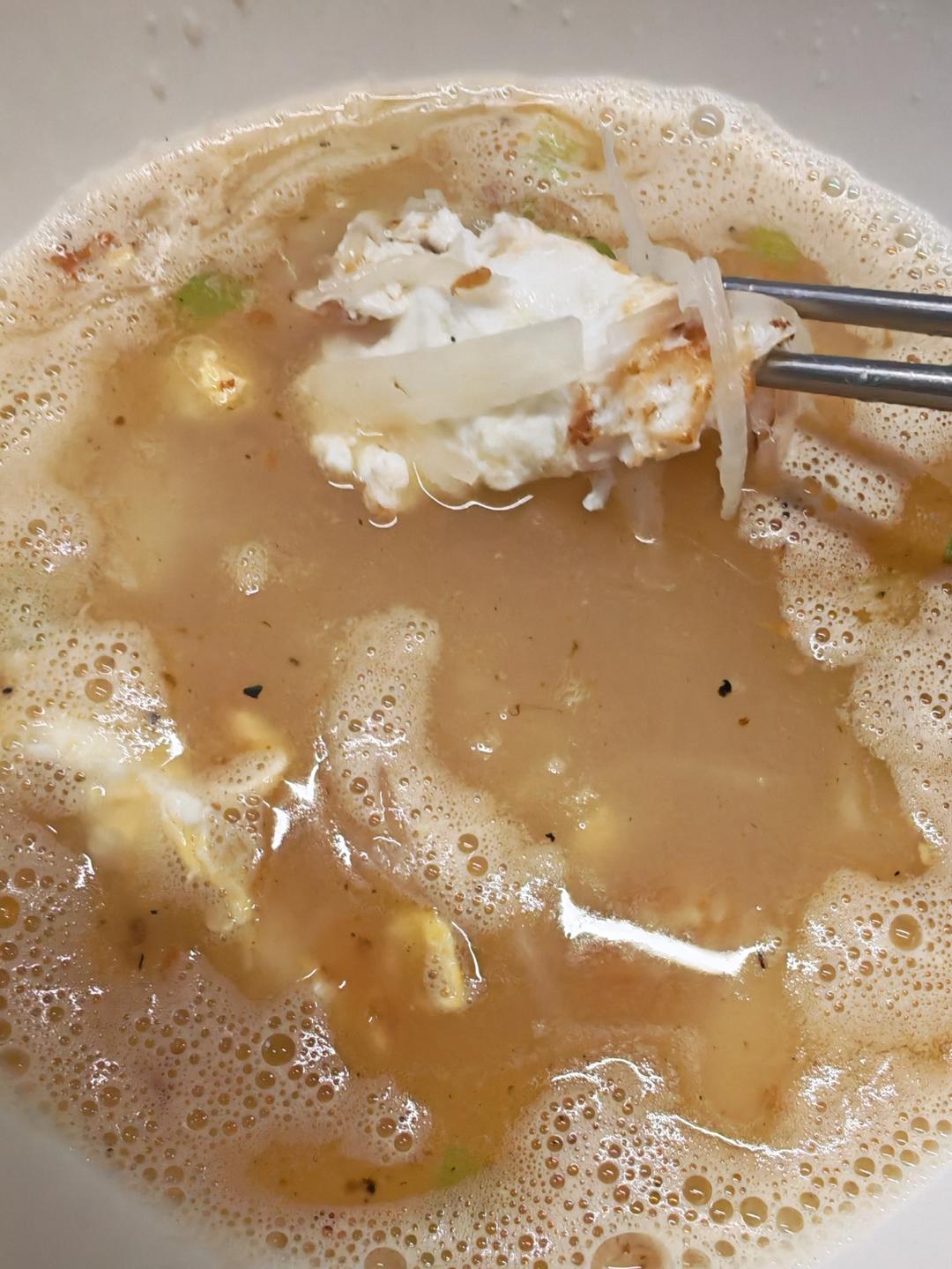 奶白鲜香的萝卜丝煎蛋汤