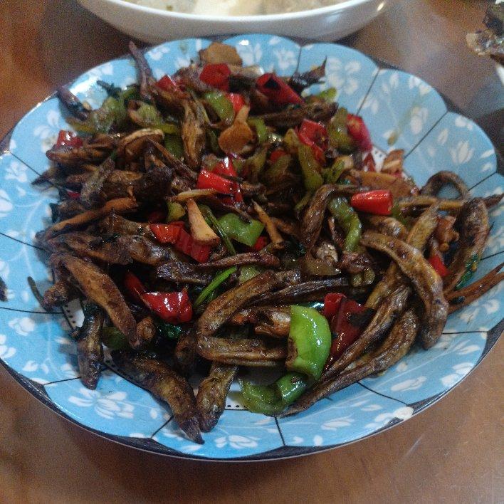 香辣小鱼干