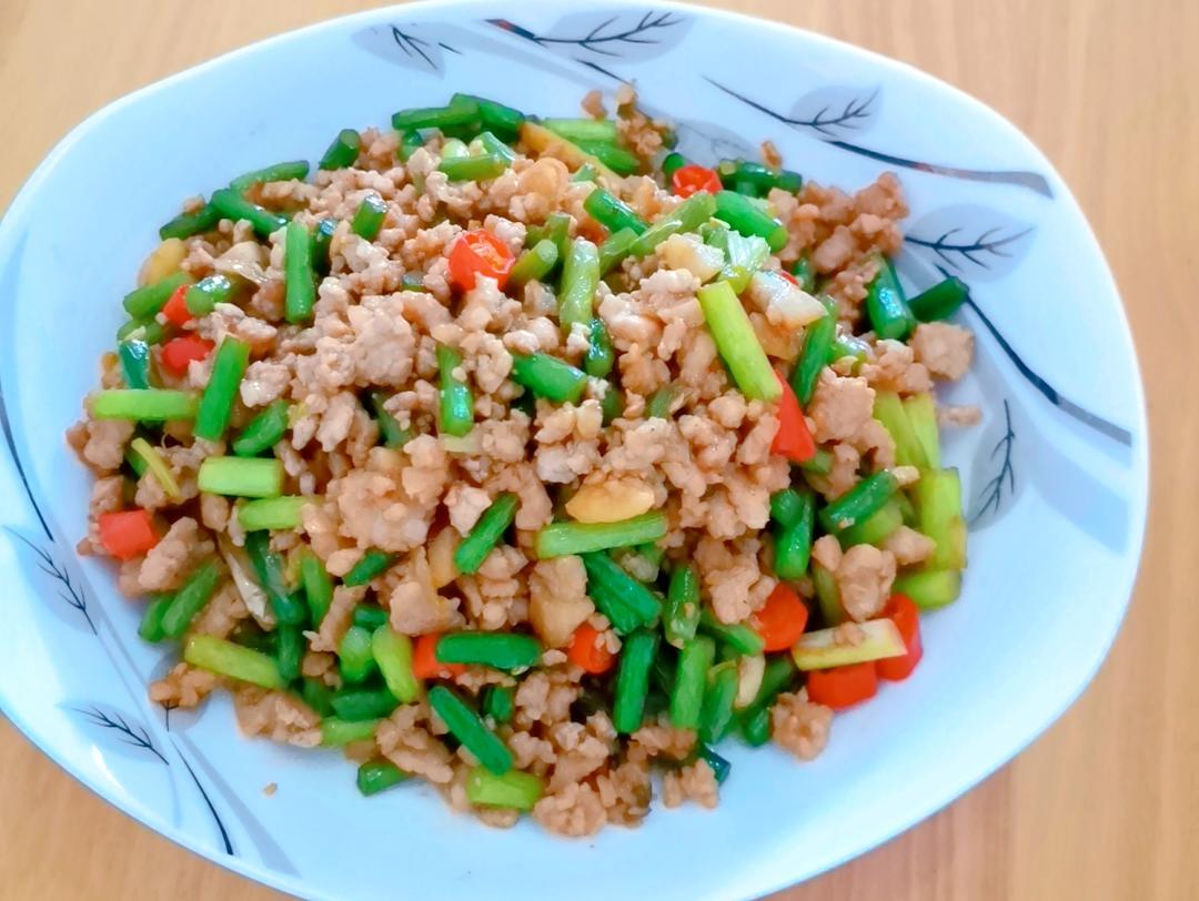 蒜苔炒肉末，三碗米饭都不够吃