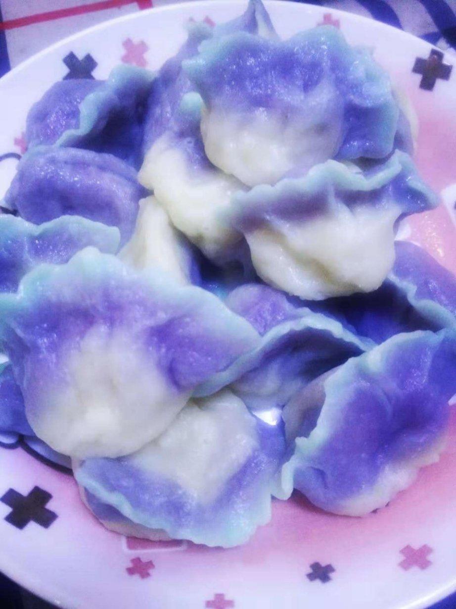 视频教你变着花样包饺子：5种颜色和8种包法