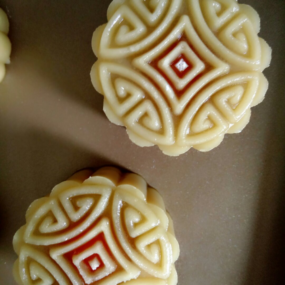 广式蛋黄莲蓉月饼