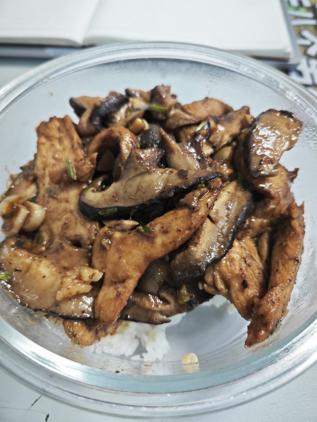 今日菜谱：鸡胸肉黑椒口蘑