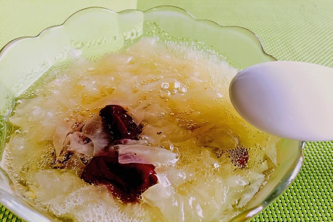 如何熬一碗黏黏糯糯的银耳羹