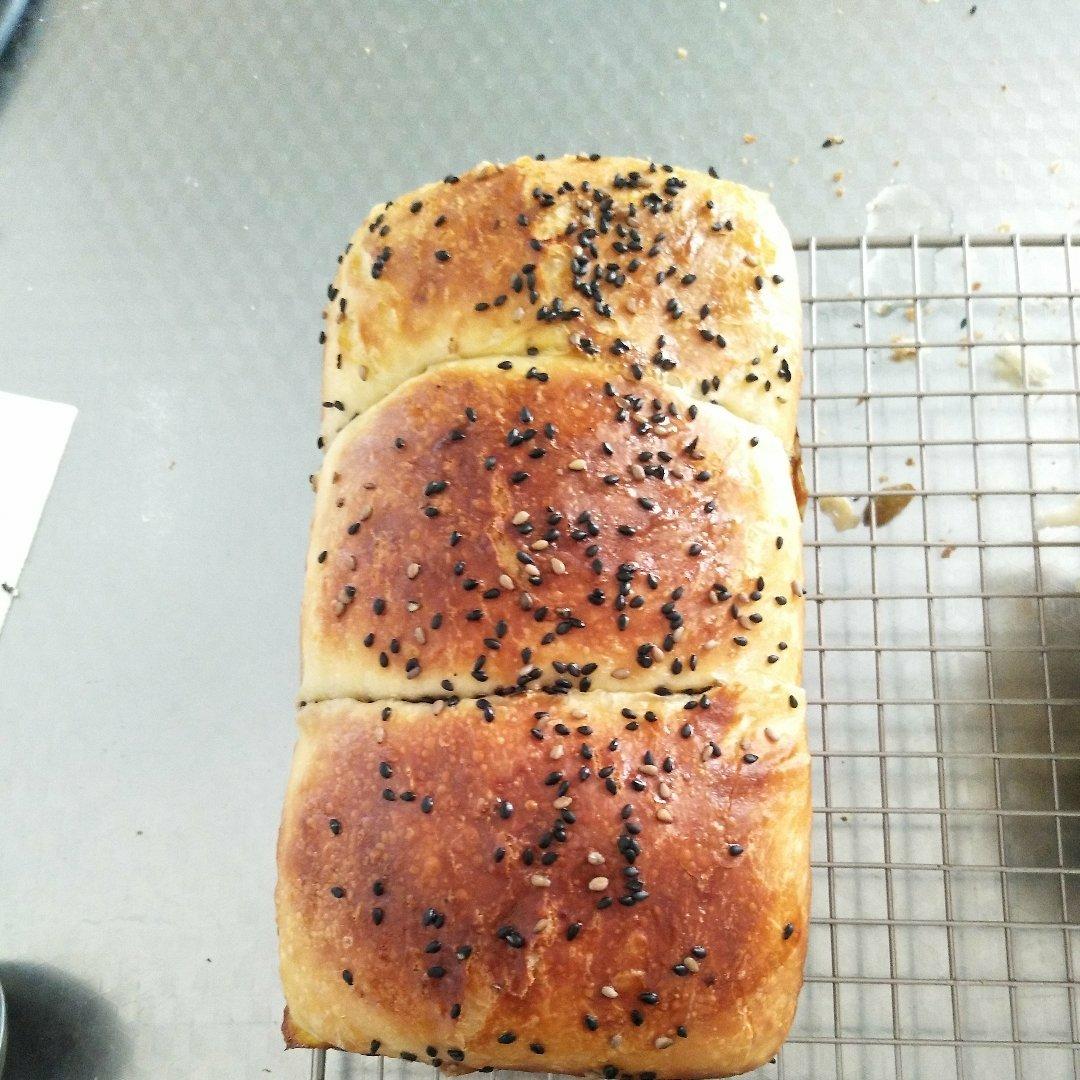 用烤箱自己做面包--手工牛奶吐司面包