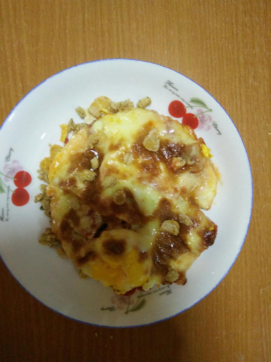 只需摆好材料去微波！惊艳全家的早餐端上桌：香肠奶酪烘蛋