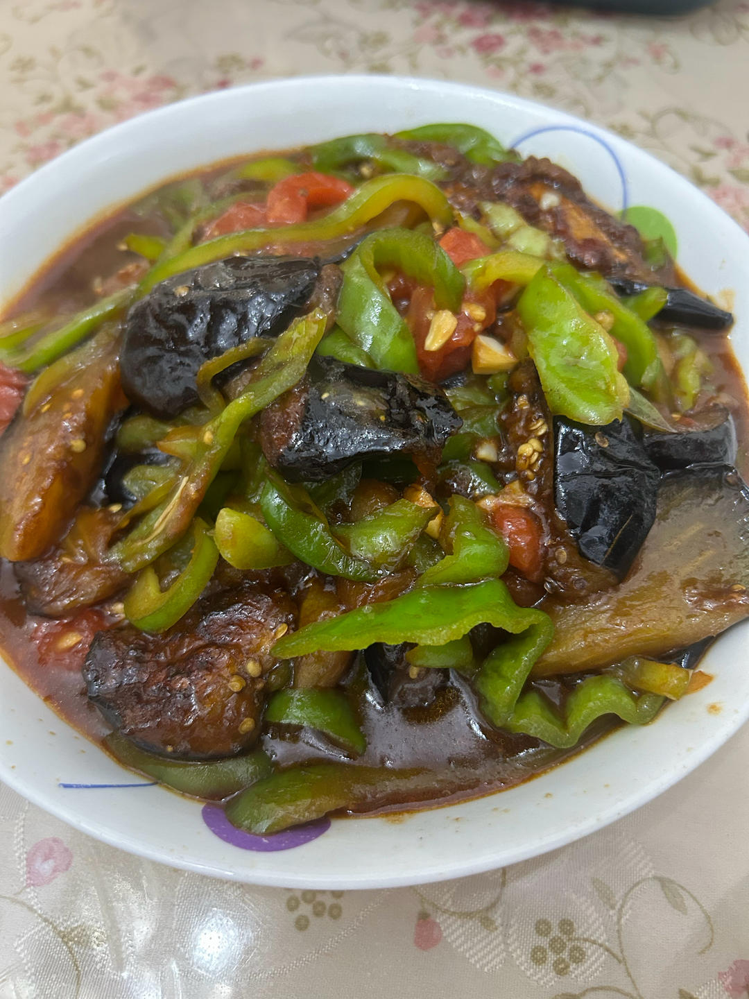 红烧茄子（佐西红柿尖椒）