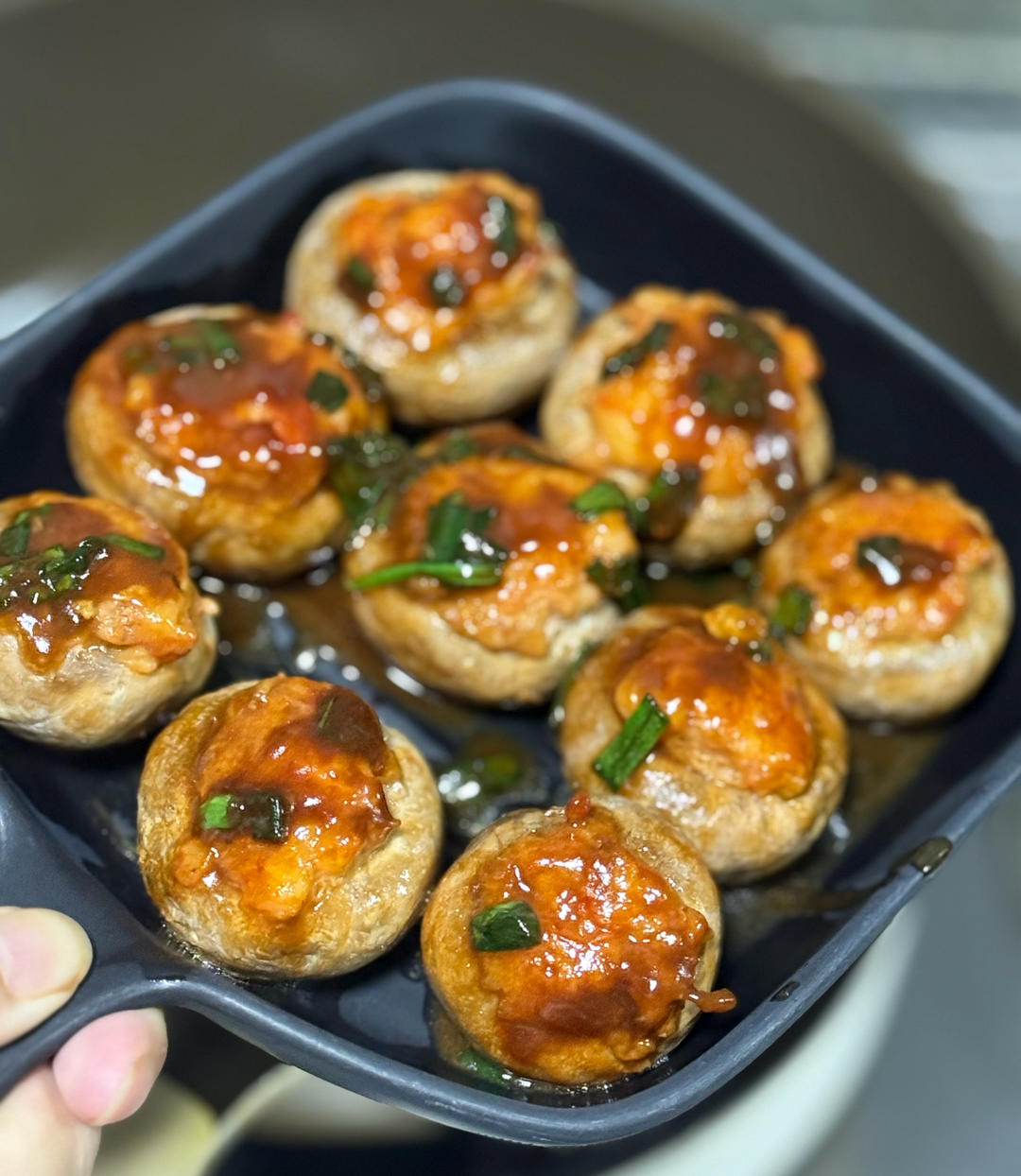 一口爆汁的虾滑酿口蘑