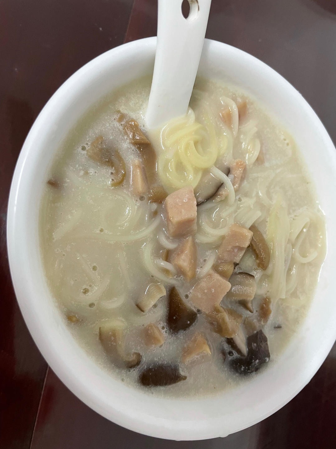 白汁蘑菇培根意粉