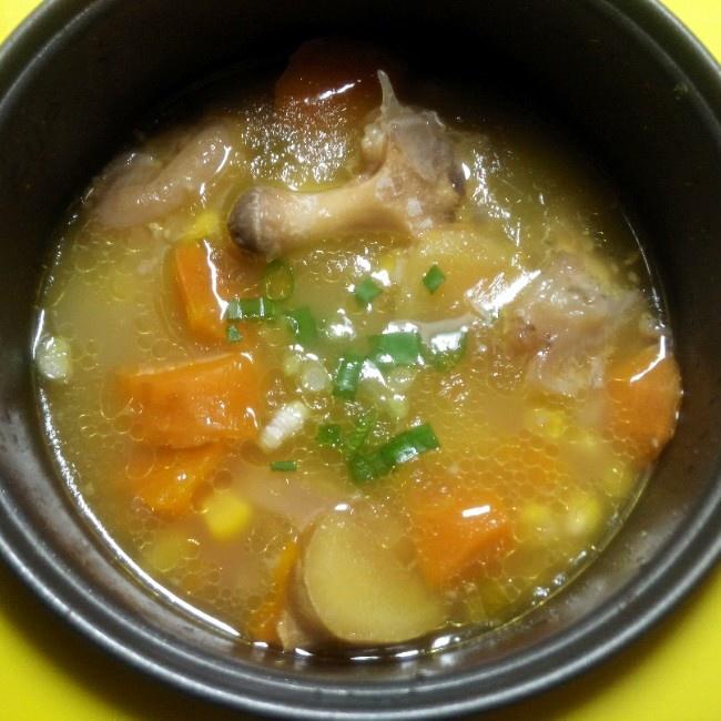 玉米豌豆胡萝卜猪骨汤的做法