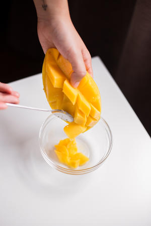 芒果奶酪冰皮月饼的做法 步骤1