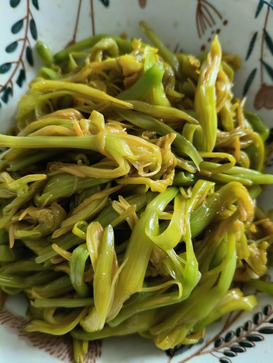 凉拌鲜黄花菜