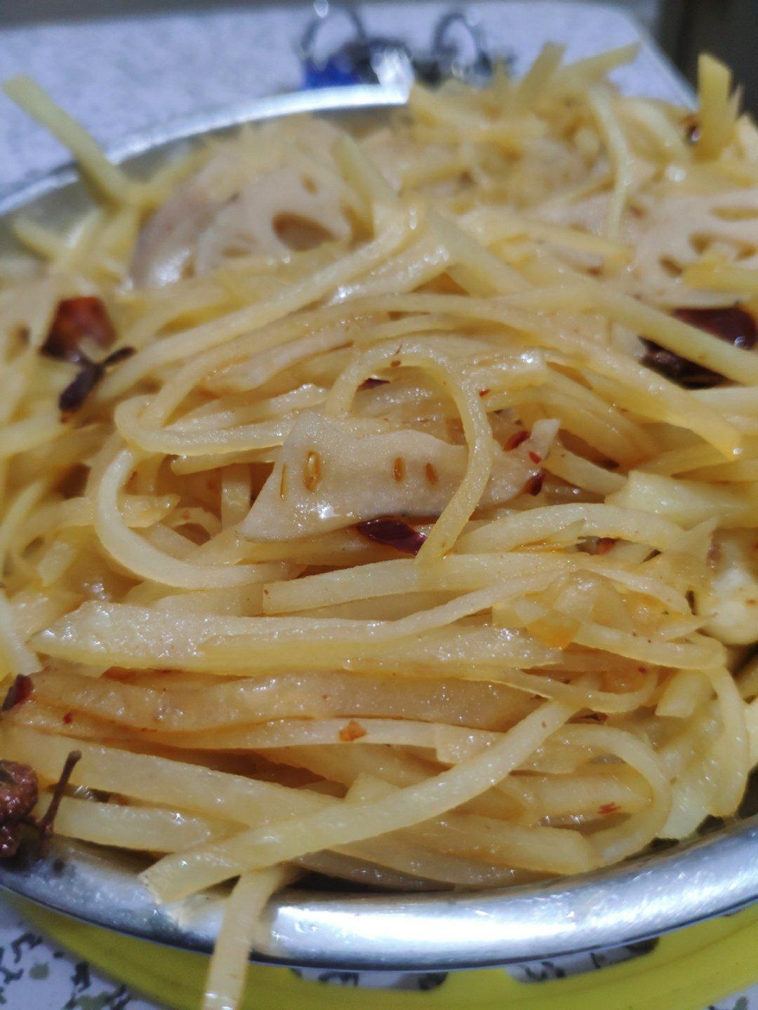 厨师长教你：“炝炒土豆丝”的家常做法，口感爽脆