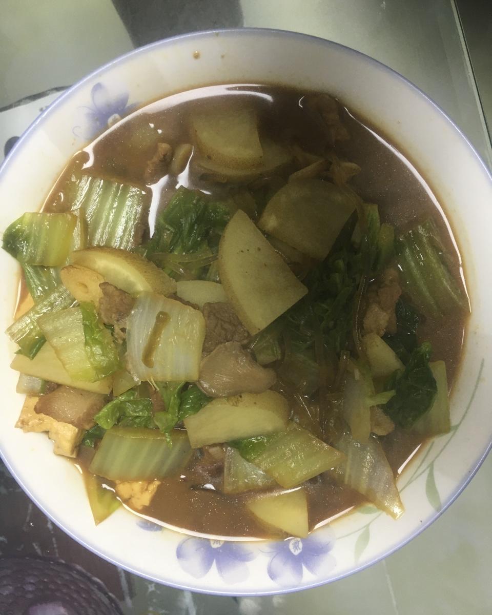 白菜土豆豆腐粉条炖肉