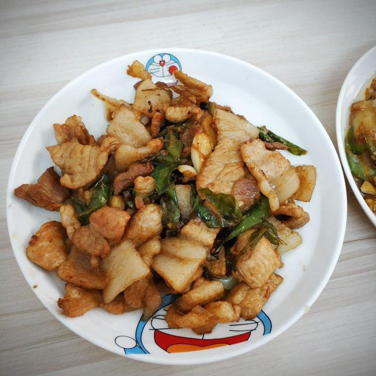 家常青椒干煸五花肉