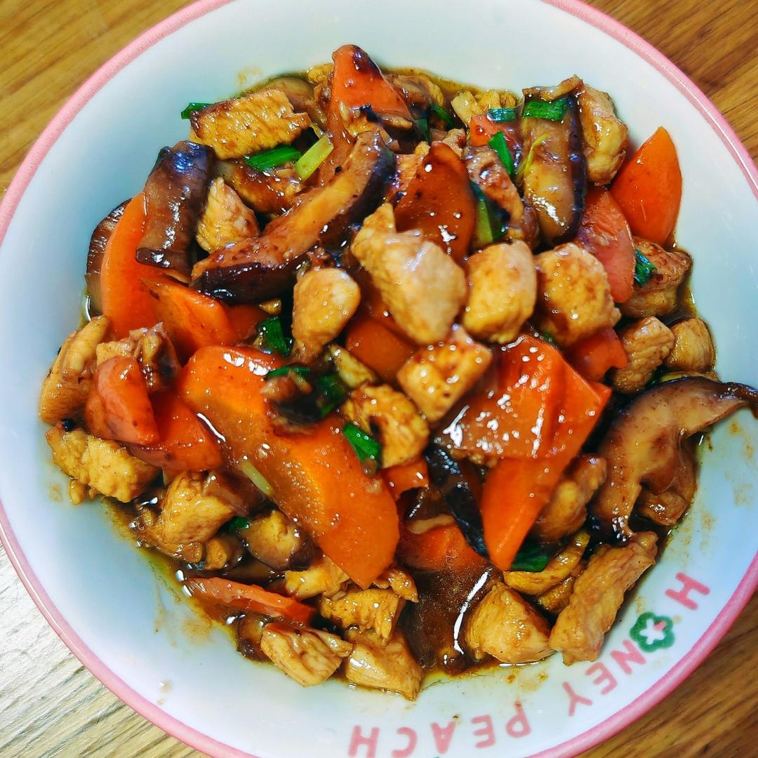 鸡胸肉炒香菇～要是不好吃你真可以来打我系列！整一个香迷糊了！