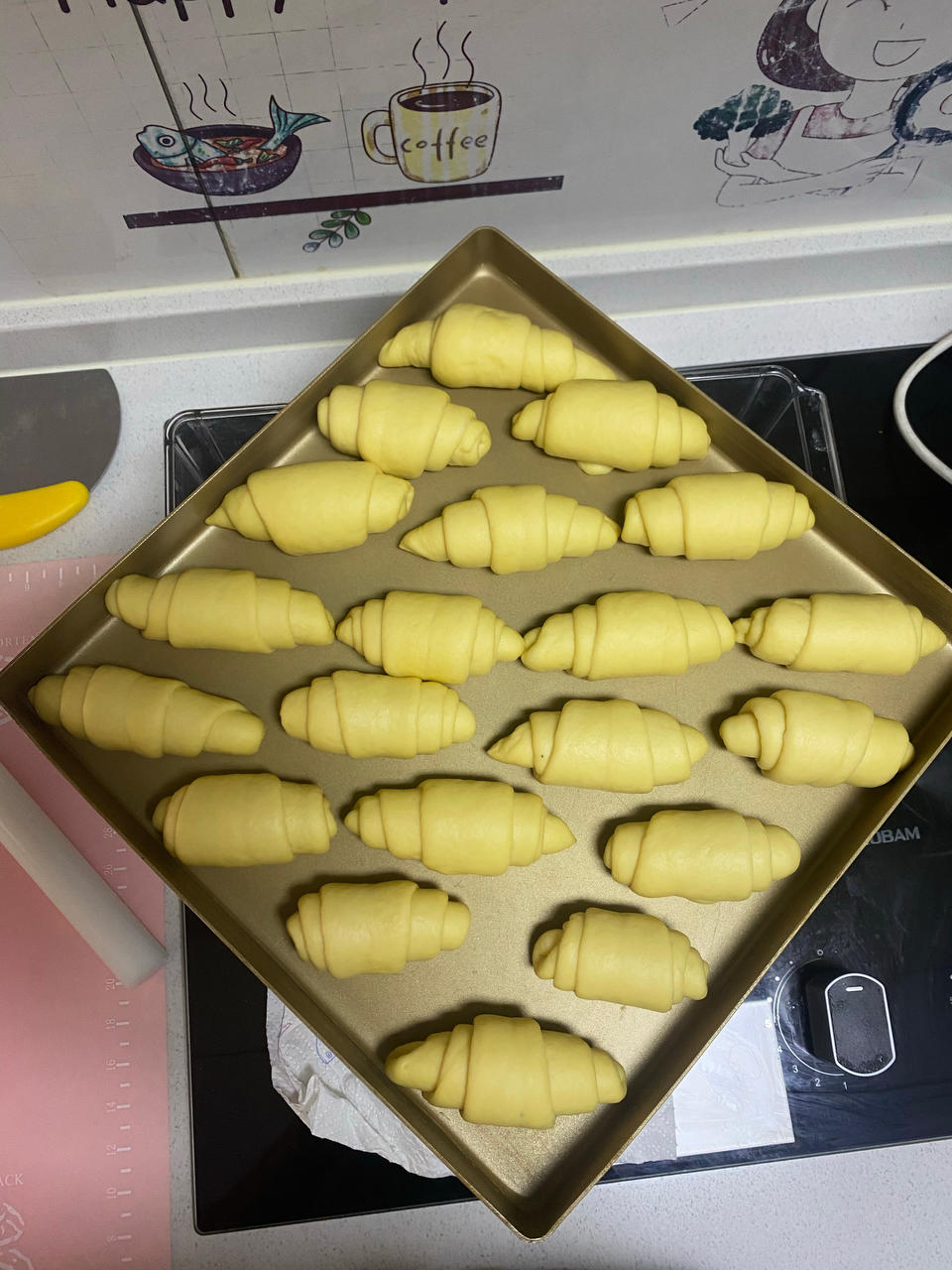 又香又软又拉丝，咬一口奶香十足！超治愈的淡奶油波兰种小餐包