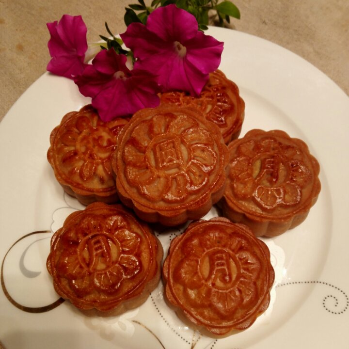 广式月饼—蛋黄芝麻月饼