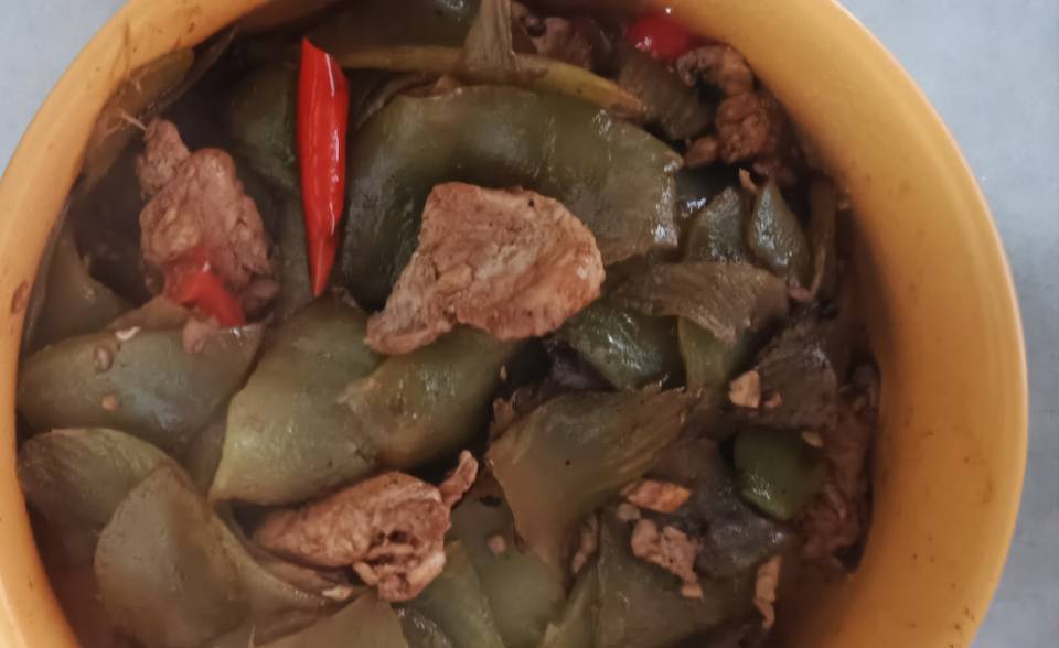 青笋炒肉片（肉片嫩青笋亮）